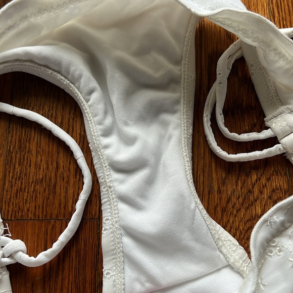 White eyelet bikini - Picture 4 of 4